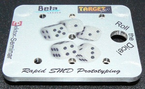 Die Frontplatte wurde in TARGET 3001! "über der Leiterplatte" konstruiert. Die Fräsbilder für die Bohrungen konnten deckungsgleich über den LEDs bzw. dem Taster abgesetzt werden. Die Frontplatte passt exakt auf die Leiterplatte.