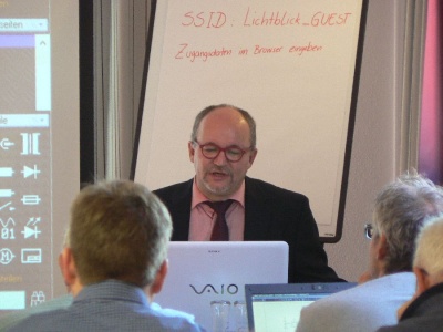 Herr Harald Friedrich, Inhaber des Ingenieurbüro Friedrich (IBF) stellt die Software TARGET 3001! vor und animiert zum Mitmachen